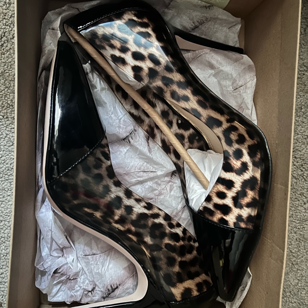 Jessica Simpson gorg black leopard heels